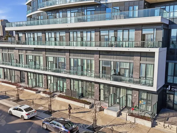 65 Watergarden Dr #A5, Mississauga, ON L5R 0G9