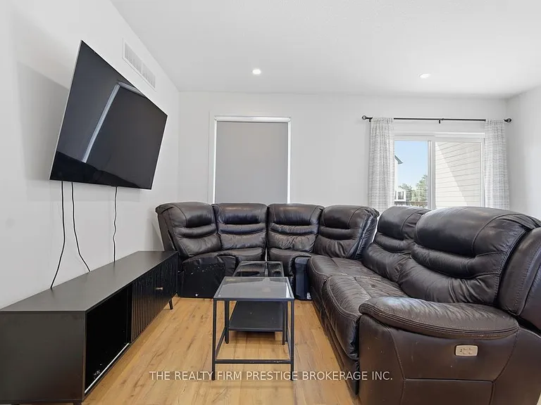 1595 Capri Cres #28 — Photo 13
