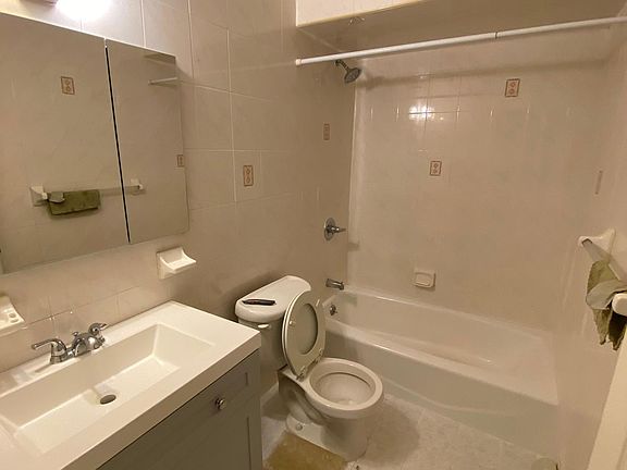 2nd image of 133 Bay 7th St #2