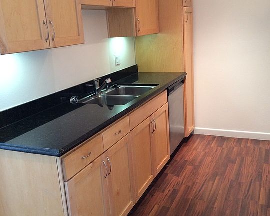3rd image of 1528 6th St APT 505