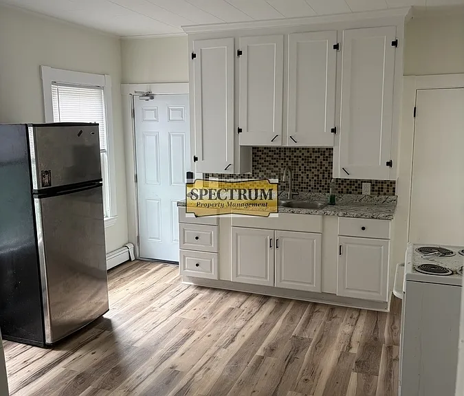 195 Holland St #3 — Photo 1