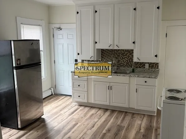 195 Holland St #3, Lewiston, ME 04240