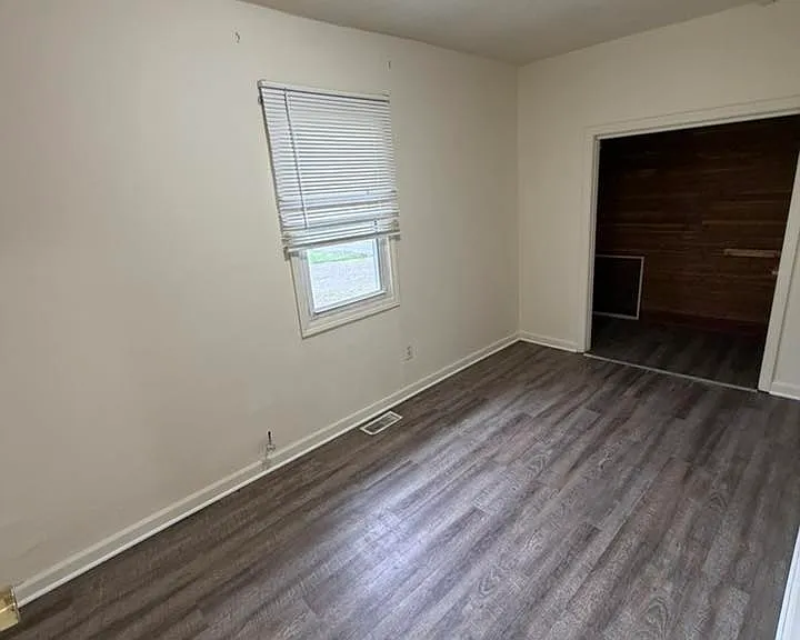 407 Winton Ave — Photo 6