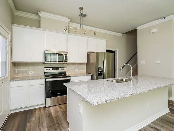 4th image of 2417 Aurora Ln