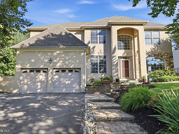 3rd image of 303 Langford Rd