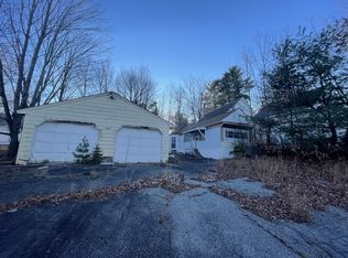 62 Pleasant St, Mechanic Falls, ME 04256