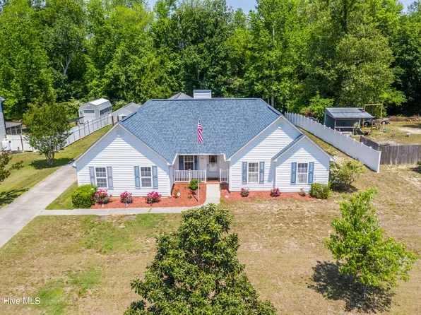 303 Double Eagle Road, Burgaw, NC 28425