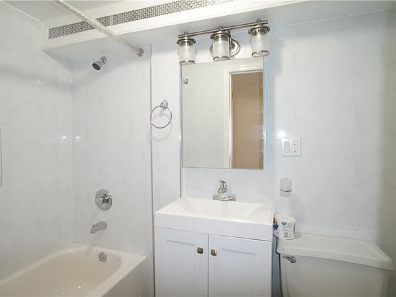 4th image of 6772 Dartmouth St #1