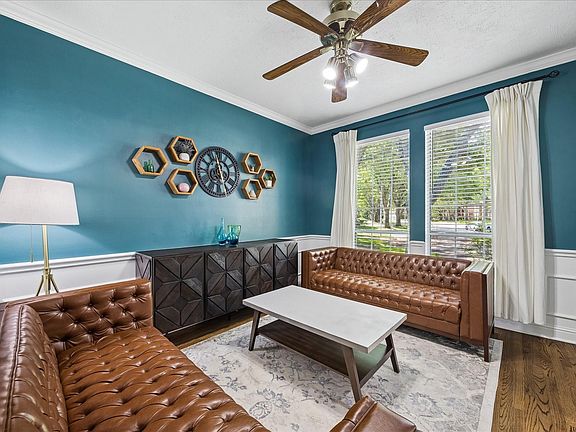 2nd image of 203 Heathbrook Ln