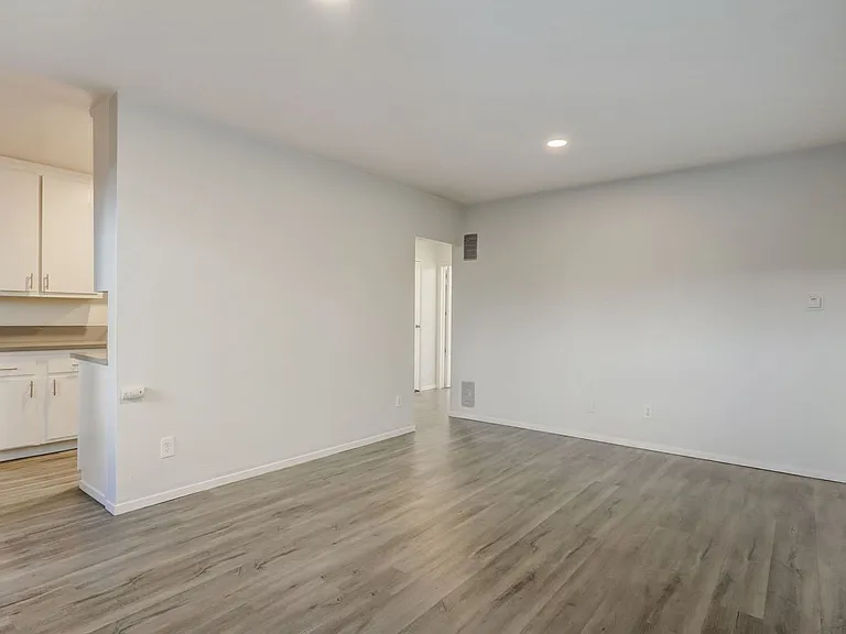 3537 Clarington Ave — Photo 31