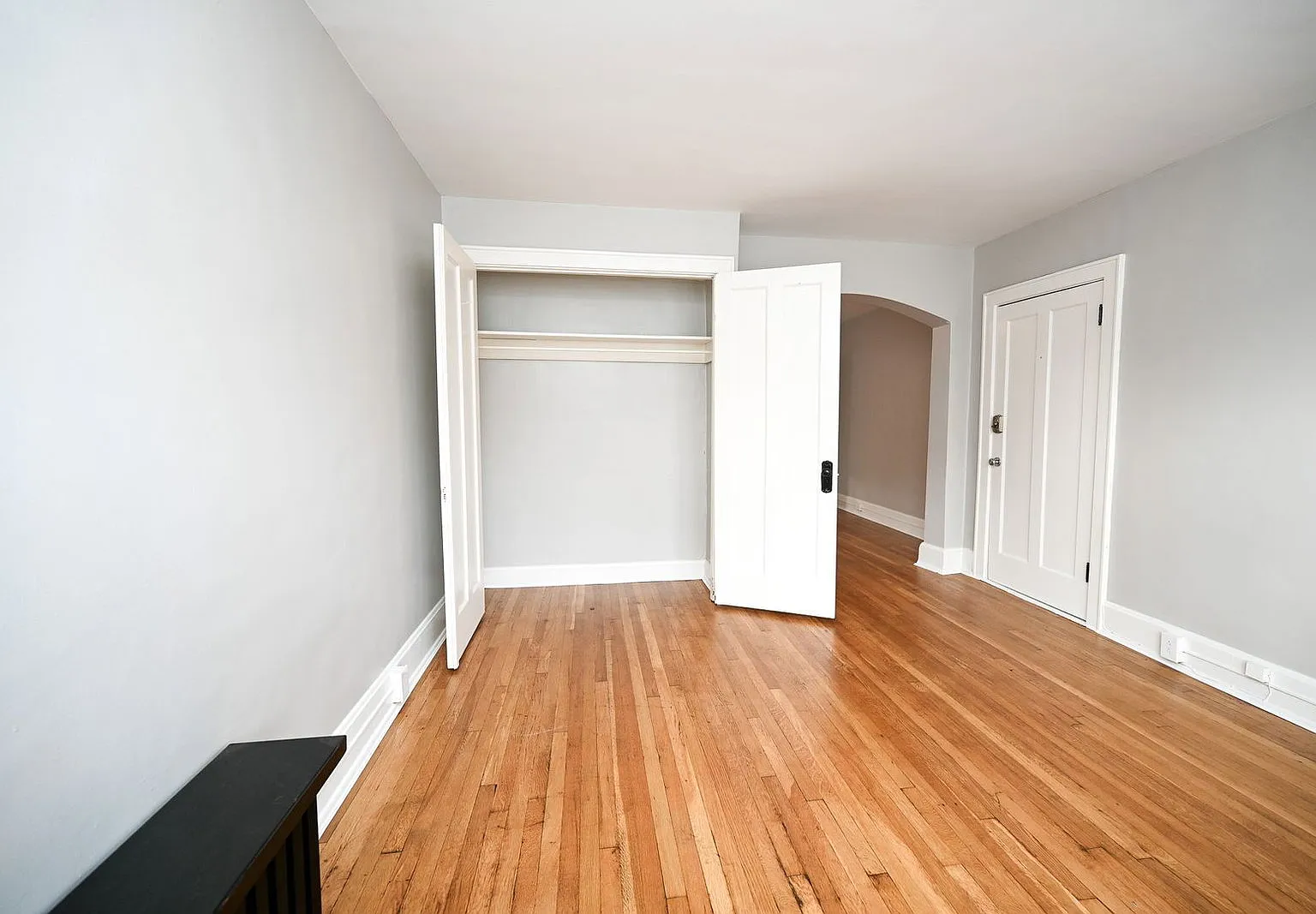 Studio, 1.0 bath, 700 sqft, $999 — Photo 3