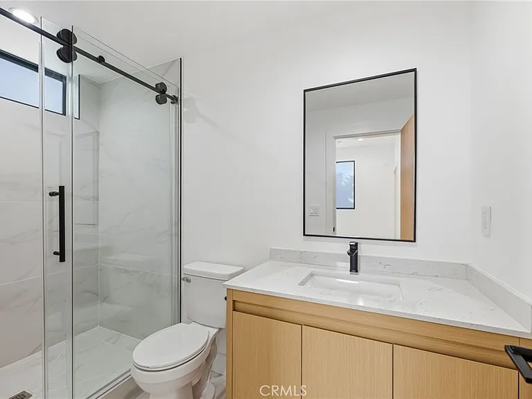 13602 Burbank Blvd — Photo 14