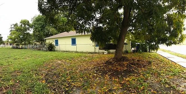 422 NW 7th Ter — Photo 3