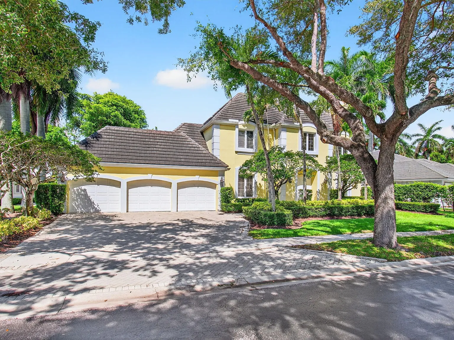 5 bed, 3.5 bath, 4064 sqft, $18,000 — Photo 2