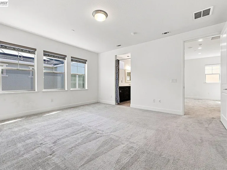 33 W Roccolino Ln — Photo 41