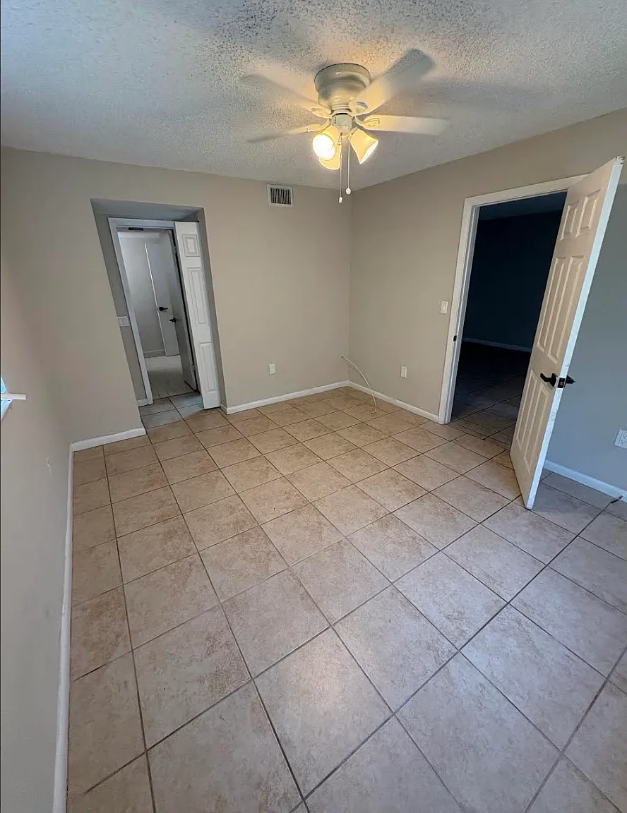 2591 Nw 56th Ave / Cts-Starview - H — Photo 3
