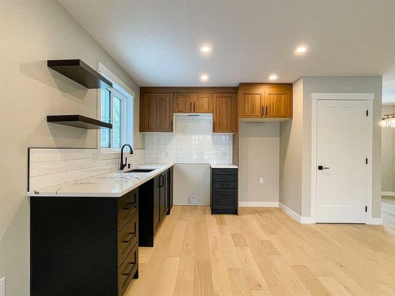 3rd image of 161 SW Deep Rd