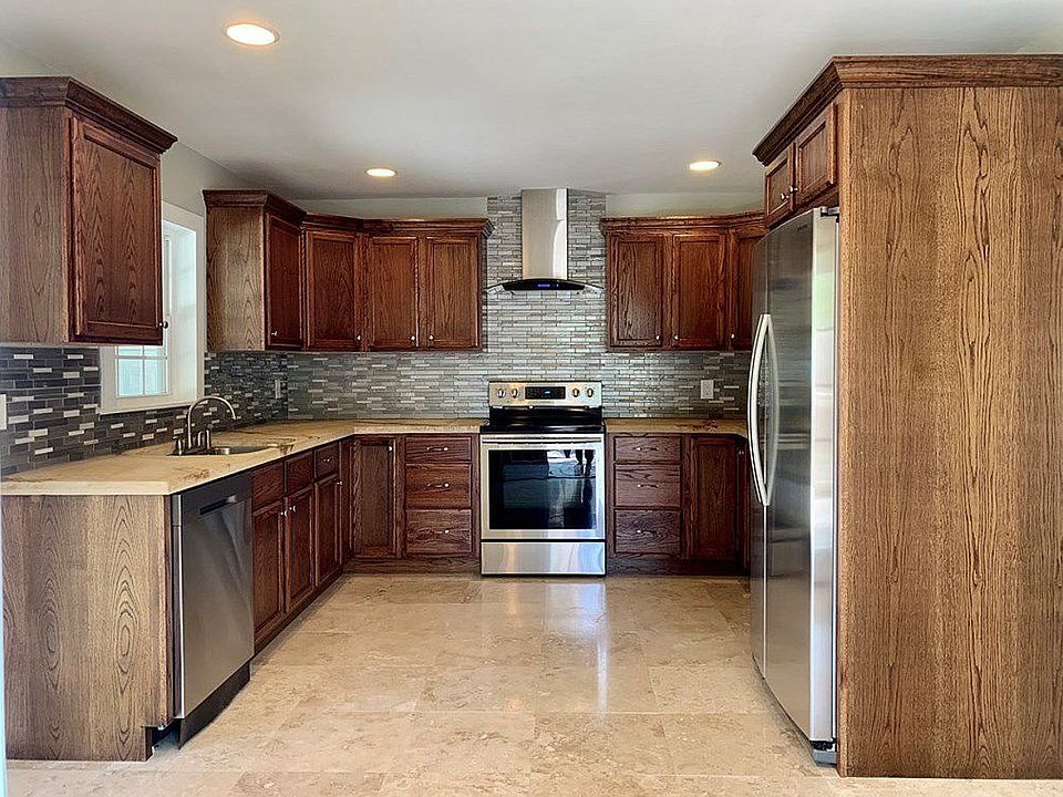 1st image of 2 Sherwood Ln
