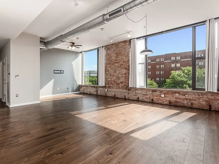 78 E Chestnut St #405 — Photo 8