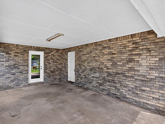 4th image of 213 Amellia Pl
