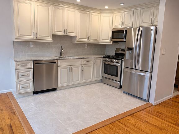 2nd image of 53 Selkirk St Floor 2