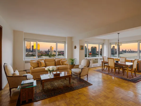 45 Sutton Place image 18 of 43