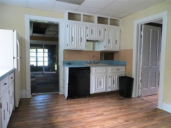 4th image of 3119 Pine Ave