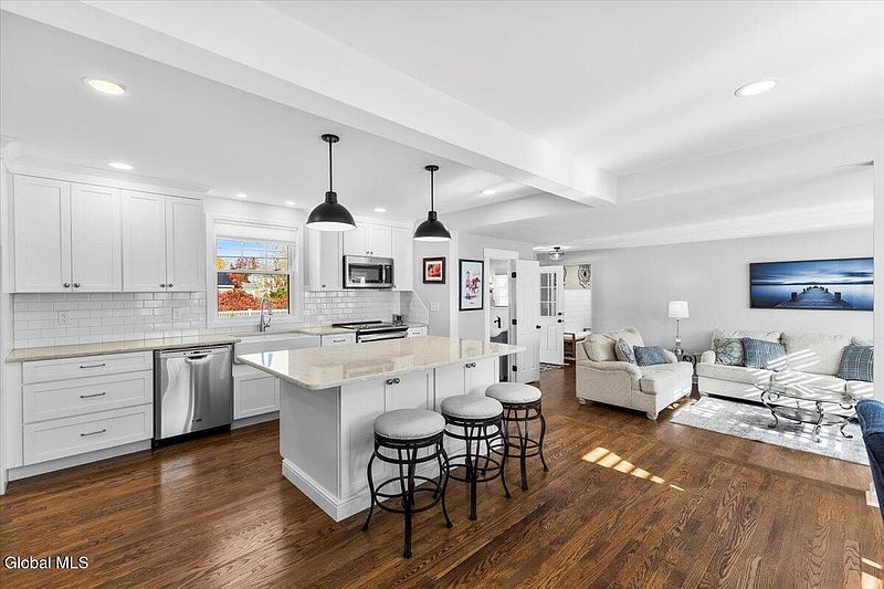 5th image of 113 Westchester Drive N