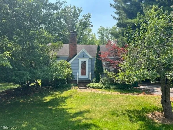 3452 Hillside Rd, Seven Hills, OH 44131
