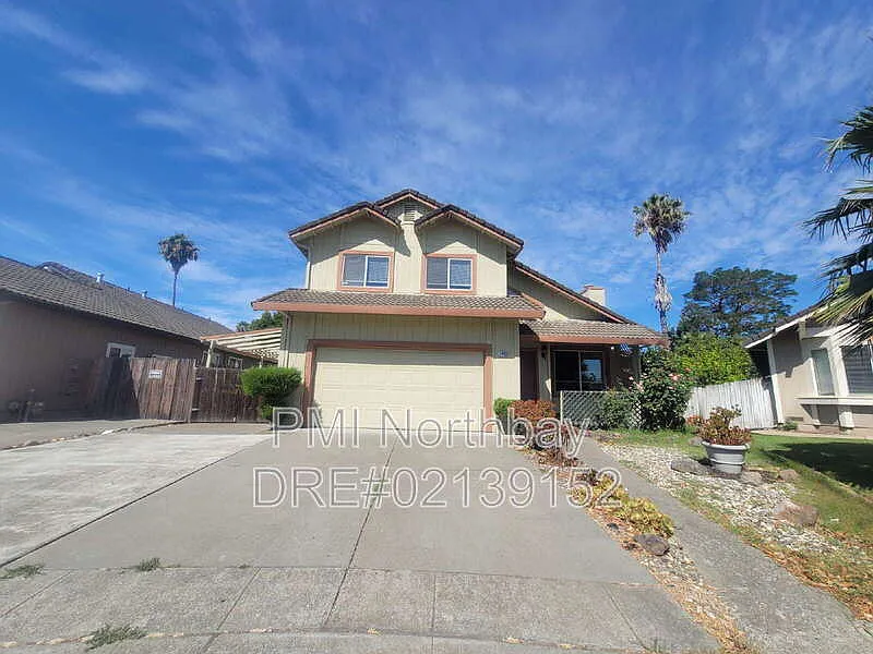 3 bed, 2.5 bath, 1818 sqft, $3,150 — Photo 1