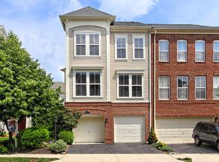 42516 Regal Wood Dr, Ashburn, VA 20148