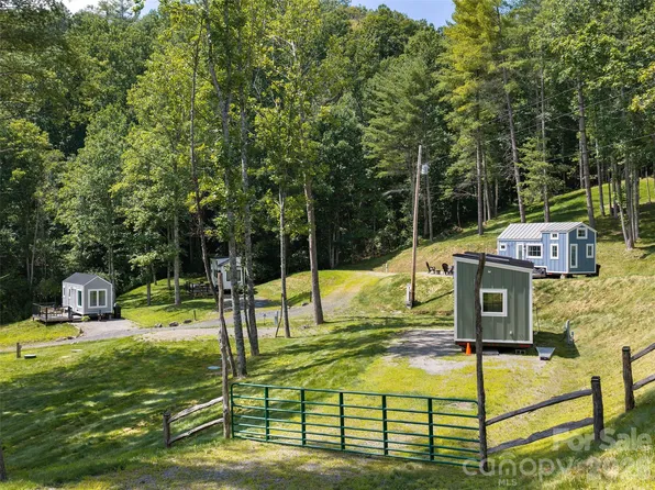 551 Wyatt Town Rd, Burnsville, NC 28714