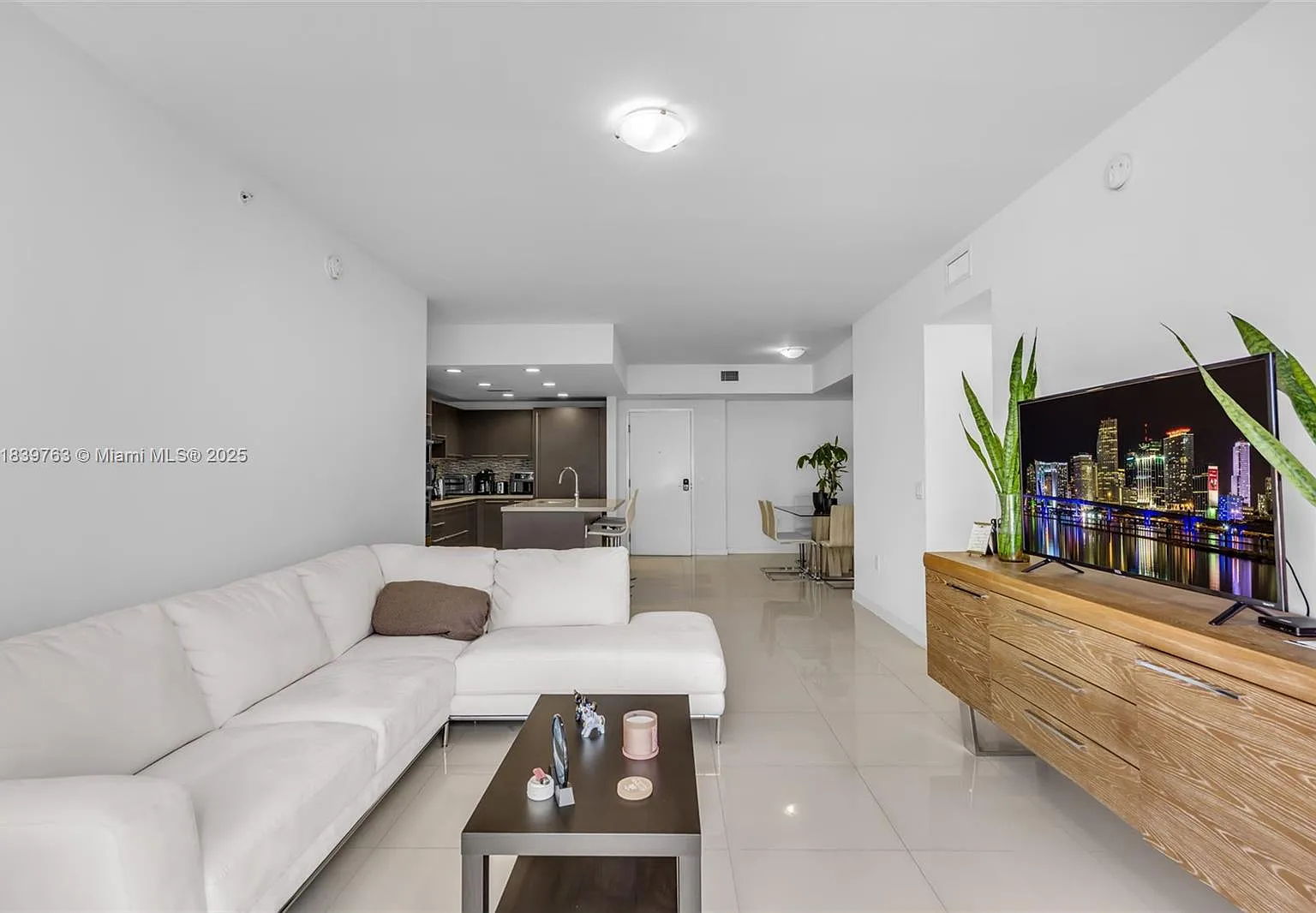 2 bed, 1130 sqft, $3,100 — Photo 3