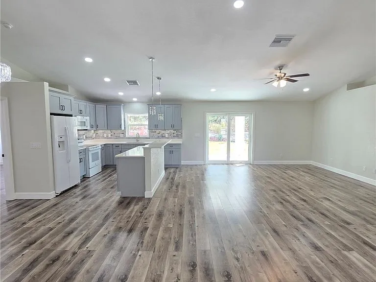 120 Clinton Ave — Photo 4