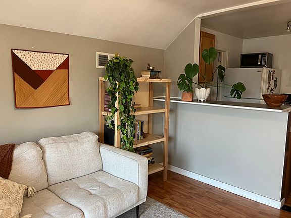 2nd image of 418 Losey Blvd S