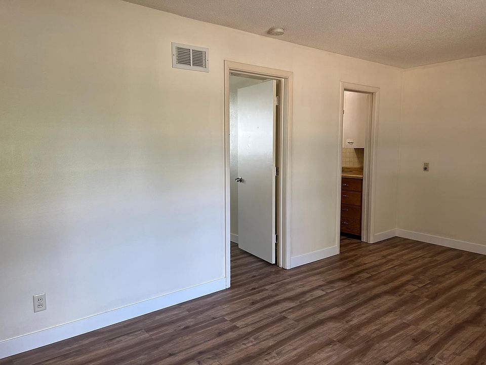 2nd image of 858 Center St W APT 23