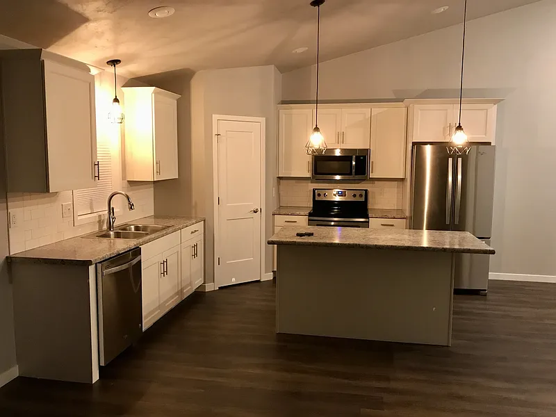 4 bed, 2.0 bath, 2200 sqft, $2,299 — Photo 3