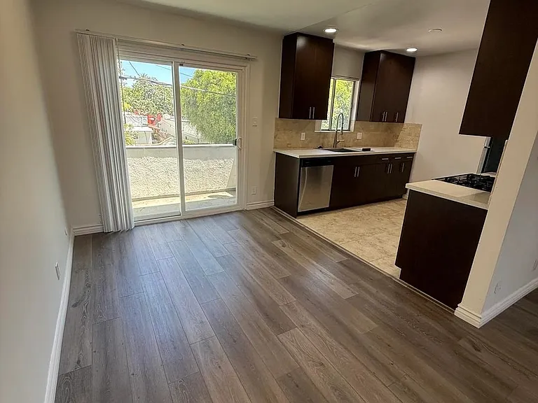536 N Sweetzer Ave #17 — Photo 9