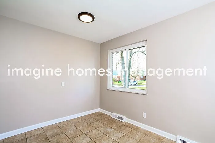 10496 Thornview Dr — Photo 6