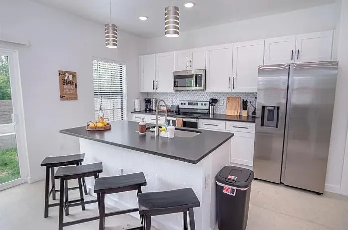 3 bed, 2.5 bath, 1244 sqft, $1,750 — Photo 3
