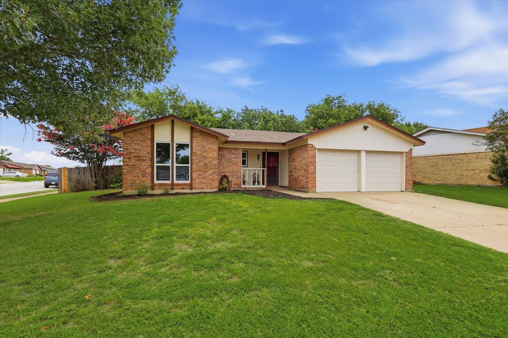 6028 Marigold Dr, Watauga, TX