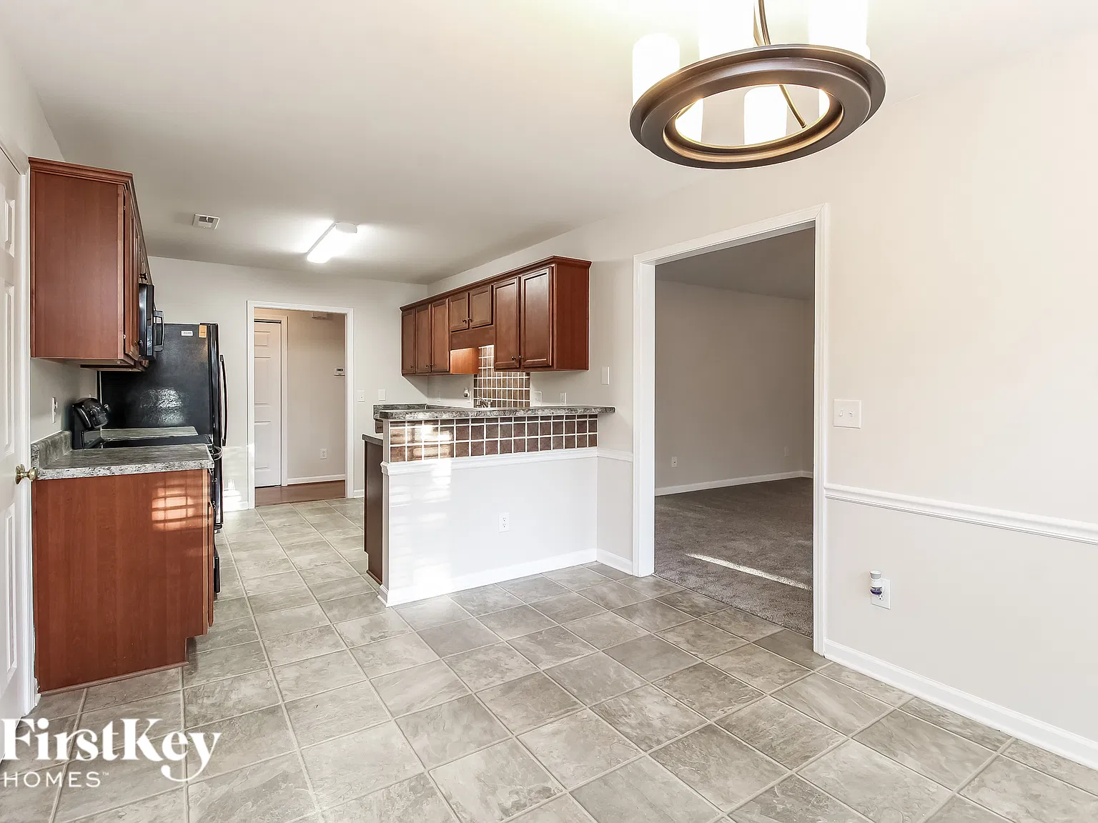 3 bed, 2.0 bath, 1637 sqft, $2,135 — Photo 3