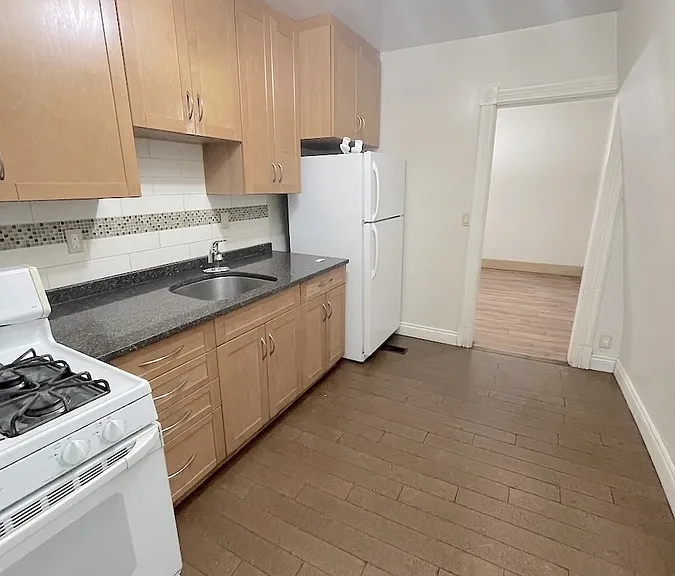 742 Victoria Ave #UPPER — Photo 21