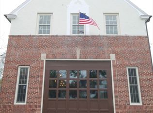 1043 Sumner Ave, Springfield, MA 01118