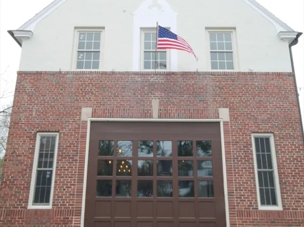 1043 Sumner Ave, Springfield, MA 01118