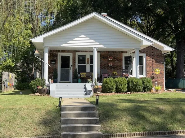 328 Edgewood St, Paris, TN 38242