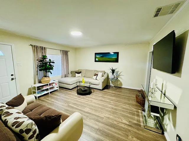 7040 Crebs Ave — Photo 1