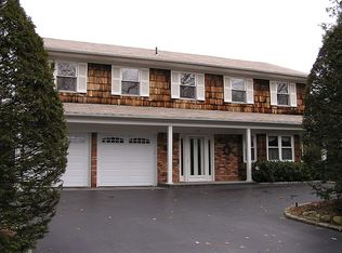 139 Frost Pond Rd, Glen Cove, NY 11542