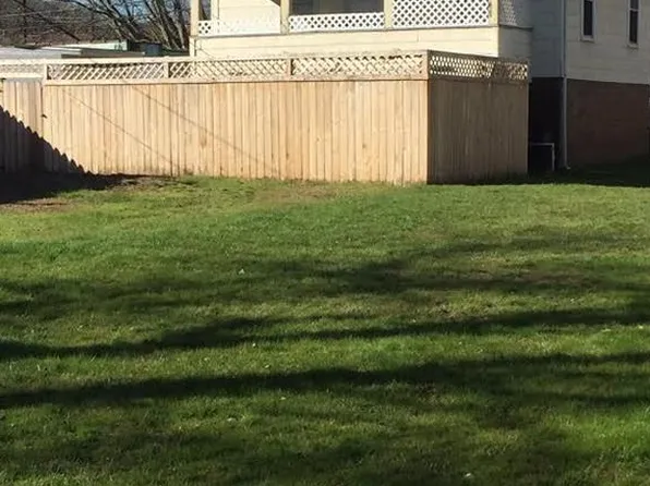 141 10th Ave, South Charleston, WV 25303