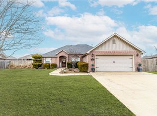 2050 Greenwood Cv, Pea Ridge, AR 72751